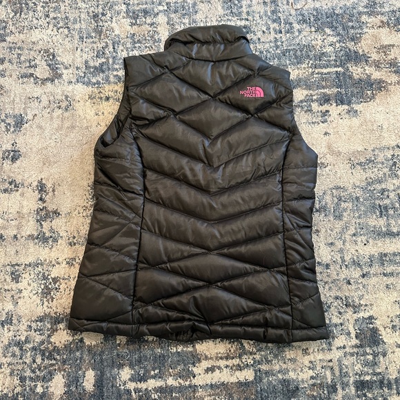 North Face Limited Edition Breast Cancer Jacket - Picture 4 of 6